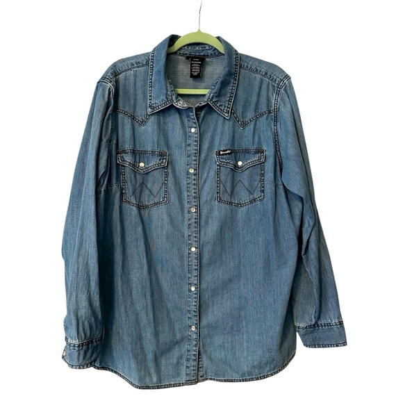 Wrangler Tops - XXL Wrangler Retro denim pearl snap shirt